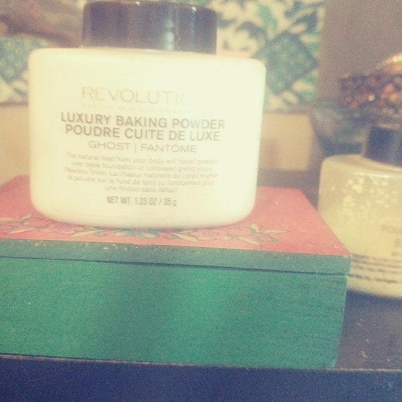 New Makeup Revolution 👻 Ghost Baking Powder & - Picture 4 of 4